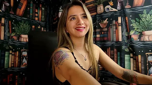 Snapshot of julietta___jackson chatting on 02/18/25, 11:08 julietta jackson online show from 02/18/25, 11:08