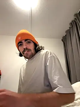 Snapshot of wolfwhite95 chatting on 10/29/25, 01:26 wolfwhite95 online show from 10/29/25, 01:26