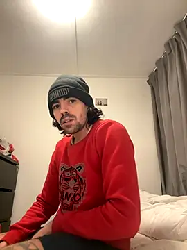 Snapshot of wolfwhite95 chatting on 10/29/25, 10:20 wolfwhite95 online show from 10/29/25, 10:20