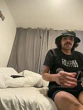 wolfwhite95 online show from 11/10/25, 12:04