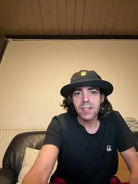 Snapshot of wolfwhite95 chatting on 10/12/25, 01:07 wolfwhite95 online show from 10/12/25, 01:07