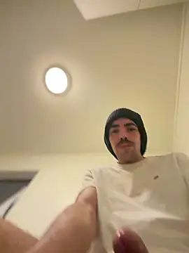 wolfwhite95 online show from 02/28/26, 06:24