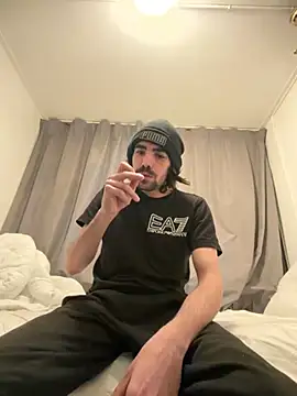 Snapshot of wolfwhite95 chatting on 11/04/25, 01:42 wolfwhite95 online show from 11/04/25, 01:42