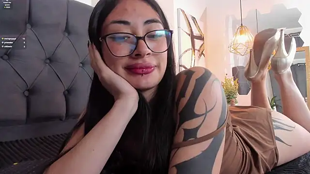 aprildreams19 online show from 03/22/25, 04:04