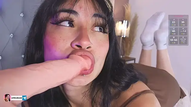 aprildreams19 online show from 10/23/25, 01:10