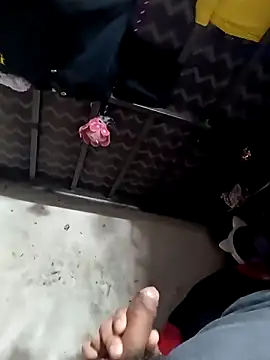 Snapshot of rayhot69 chatting on 03/11/25, 05:13 rayhot69 online show from 03/11/25, 05:13