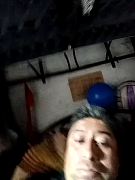 Snapshot of rayhot69 chatting on 12/13/24, 04:38 rayhot69 online show from 12/13/24, 04:38