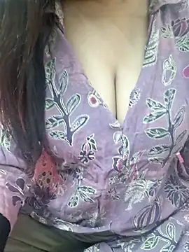 ANANYA-TIWARI online show from 01/08/26, 11:16