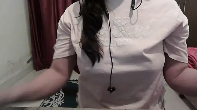 ANANYA-TIWARI online show from 11/28/25, 04:56