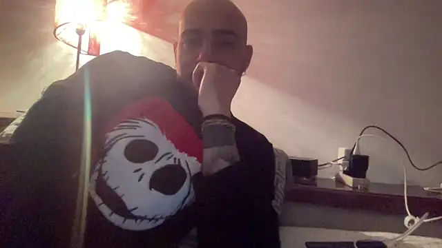 Snapshot of alessandromori91 chatting on 12/17/25, 07:02 alessandromori91 online show from 12/17/25, 07:02