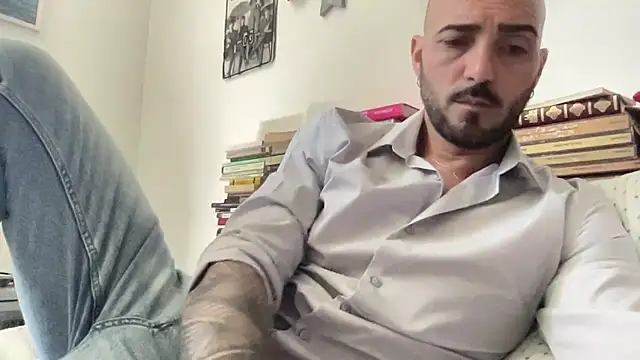 Snapshot of alessandromori91 chatting on 05/12/26, 12:44 alessandromori91 online show from 05/12/26, 12:44