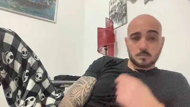 Snapshot of alessandromori91 chatting on 12/15/25, 10:04 alessandromori91 online show from 12/15/25, 10:04