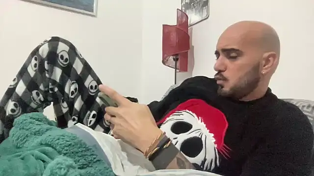 Snapshot of alessandromori91 chatting on 12/14/25, 07:41 alessandromori91 online show from 12/14/25, 07:41