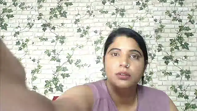 Snapshot of XIndianintimacy chatting on 02/14/25, 05:41 XIndianintimacy online show from 02/14/25, 05:41