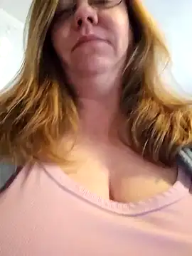 Snapshot of MsShelby40 chatting on 01/16/25, 05:23 MsShelby40 online show from 01/16/25, 05:23