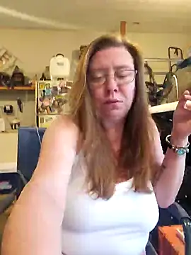 Snapshot of MsShelby40 chatting on 04/24/26, 10:01 MsShelby40 online show from 04/24/26, 10:01