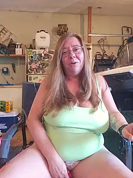 Snapshot of MsShelby40 chatting on 07/21/26, 10:11 MsShelby40 online show from 07/21/26, 10:11