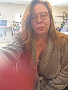 Snapshot of MsShelby40 chatting on 02/21/25, 04:37 MsShelby40 online show from 02/21/25, 04:37