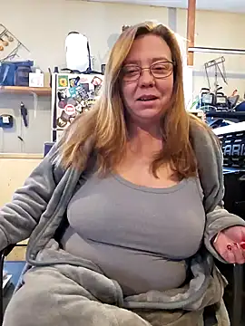 Snapshot of MsShelby40 chatting on 01/11/25, 05:40 MsShelby40 online show from 01/11/25, 05:40