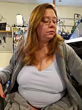 Snapshot of MsShelby40 chatting on 02/13/25, 05:33 MsShelby40 online show from 02/13/25, 05:33