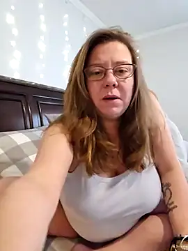 Snapshot of MsShelby40 chatting on 01/18/25, 05:37 MsShelby40 online show from 01/18/25, 05:37