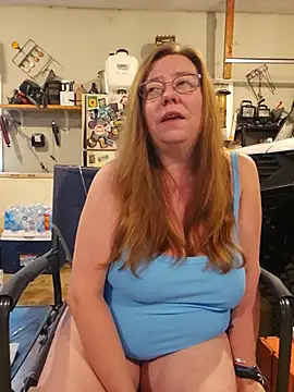 Snapshot of MsShelby40 chatting on 06/17/26, 10:41 MsShelby40 online show from 06/17/26, 10:41