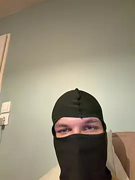 Snapshot of enzomlt chatting on 07/19/26, 04:32 enzomlt online show from 07/19/26, 04:32