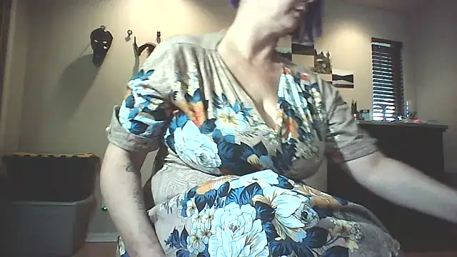 Snapshot of Big-Tits-McGee chatting on 10/21/25, 06:29 Big-Tits-McGee online show from 10/21/25, 06:29