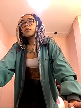 Violetta Suky online show from 10/15/25, 12:57