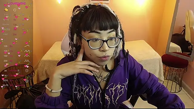 Violetta Suky online show from 10/03/25, 01:34