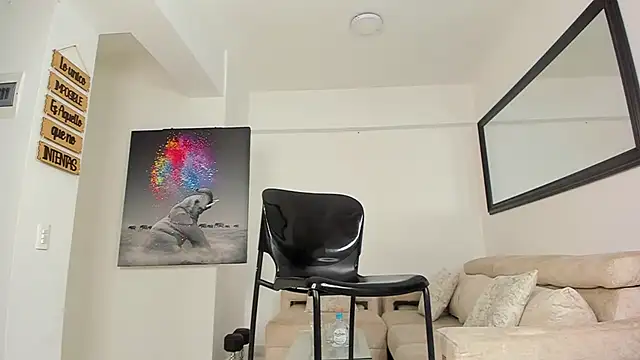 Snapshot of smit_hot_sr chatting on 10/26/25, 02:17 smit hot sr online show from 10/26/25, 02:17