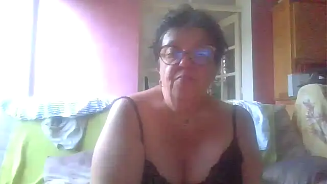 Snapshot of Vandeae44 chatting on 06/15/26, 07:35 Vandeae44 online show from 06/15/26, 07:35