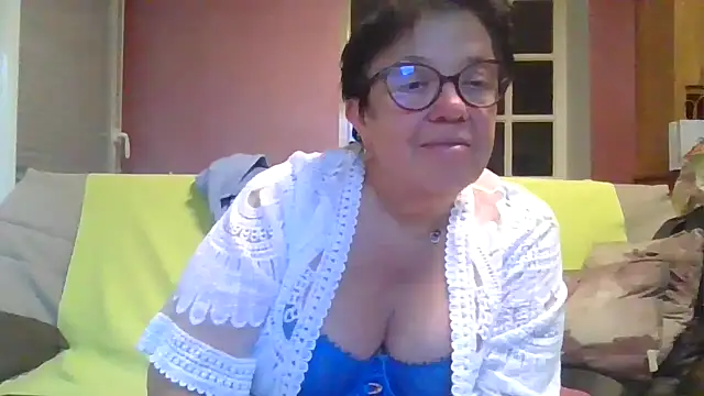 Snapshot of Vandeae44 chatting on 06/08/26, 07:47 Vandeae44 online show from 06/08/26, 07:47