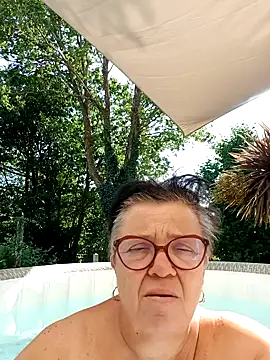 Snapshot of Vandeae44 chatting on 07/19/26, 04:26 Vandeae44 online show from 07/19/26, 04:26