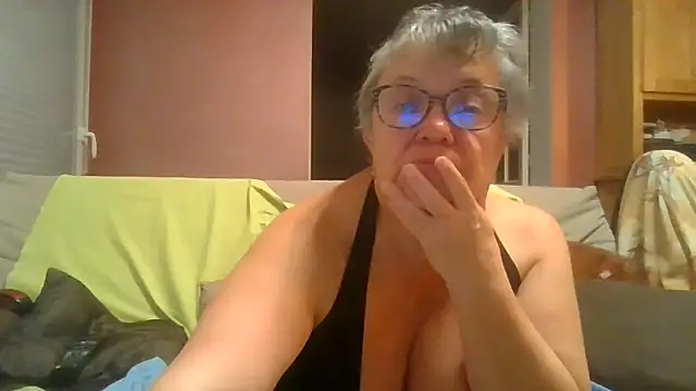 Vandeae44 online show from 10/29/25, 09:03