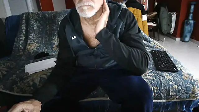 Snapshot of maduroguapo chatting on 03/02/25, 09:52 maduroguapo online show from 03/02/25, 09:52