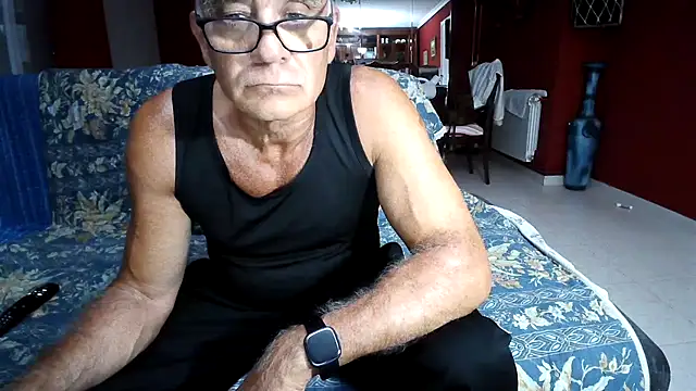 Snapshot of maduroguapo chatting on 10/26/25, 09:37 maduroguapo online show from 10/26/25, 09:37