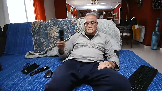 Snapshot of maduroguapo chatting on 03/13/25, 05:18 maduroguapo online show from 03/13/25, 05:18