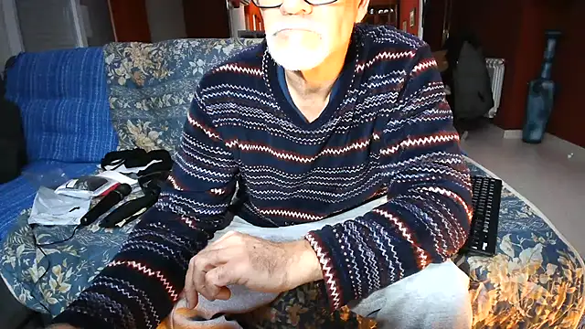 Snapshot of maduroguapo chatting on 03/04/25, 10:38 maduroguapo online show from 03/04/25, 10:38