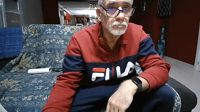 Snapshot of maduroguapo chatting on 02/20/25, 09:42 maduroguapo online show from 02/20/25, 09:42