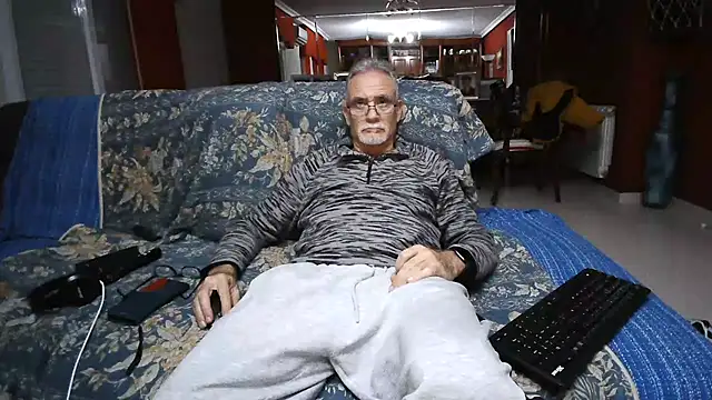 Snapshot of maduroguapo chatting on 03/19/25, 09:16 maduroguapo online show from 03/19/25, 09:16