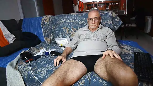 Snapshot of maduroguapo chatting on 03/14/25, 11:00 maduroguapo online show from 03/14/25, 11:00