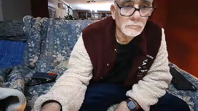 Snapshot of maduroguapo chatting on 02/10/25, 10:40 maduroguapo online show from 02/10/25, 10:40