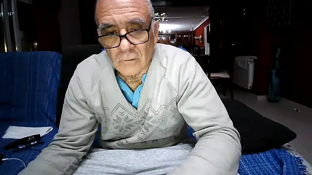 Snapshot of maduroguapo chatting on 09/29/25, 08:47 maduroguapo online show from 09/29/25, 08:47