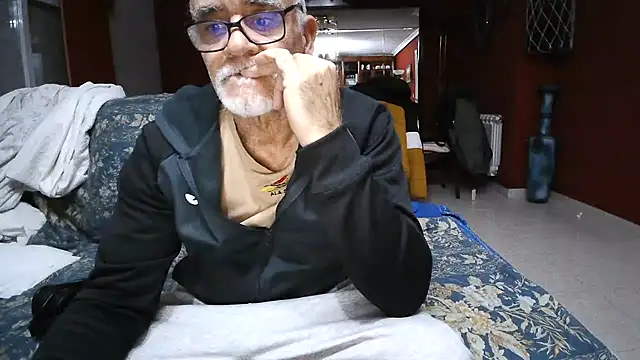 Snapshot of maduroguapo chatting on 03/01/25, 10:21 maduroguapo online show from 03/01/25, 10:21