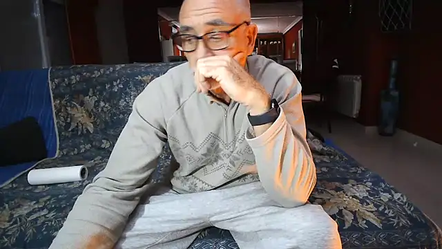 Snapshot of maduroguapo chatting on 03/17/25, 09:57 maduroguapo online show from 03/17/25, 09:57