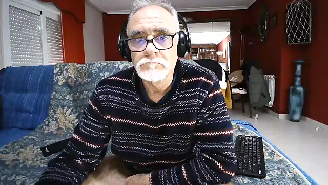 Snapshot of maduroguapo chatting on 03/04/25, 05:03 maduroguapo online show from 03/04/25, 05:03