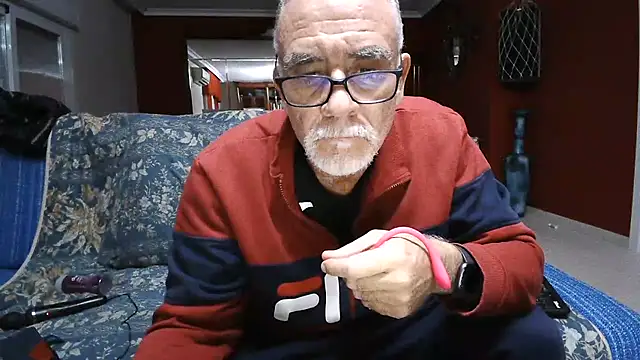 Snapshot of maduroguapo chatting on 02/22/25, 11:03 maduroguapo online show from 02/22/25, 11:03