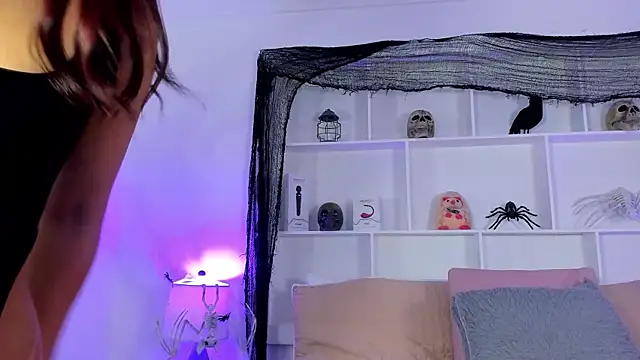 Jenifer Diaz online show from 10/29/25, 01:21