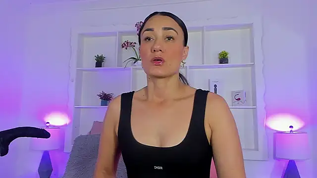 Jenifer Diaz online show from 04/22/26, 12:45